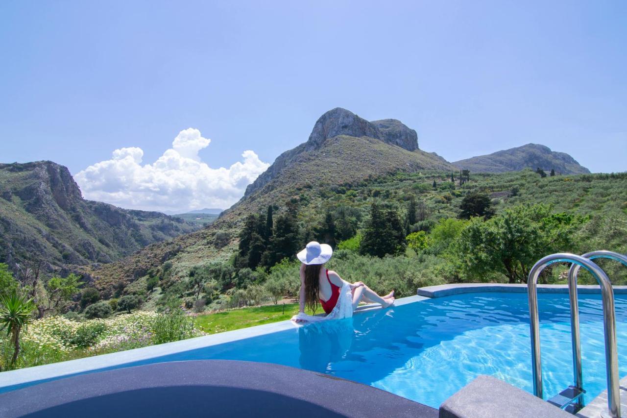 Heated Private Ozone Salt Pool, Jacuzzi, Cinema Inside & Outside, Ping Pong, Billiard, Ps5, Playground, Giant Chess, Giant Monopoly, Table Football, 3X Surround Sound - Villa Rokka Luxe Kíssamos Buitenkant foto