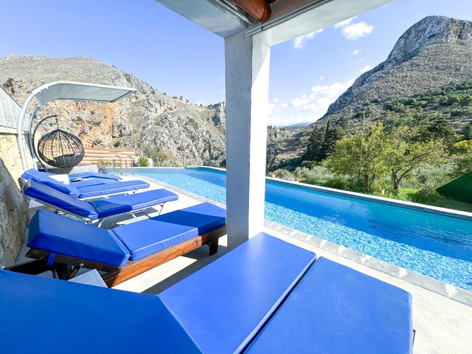 Heated Private Ozone Salt Pool, Jacuzzi, Cinema Inside & Outside, Ping Pong, Billiard, Ps5, Playground, Giant Chess, Giant Monopoly, Table Football, 3X Surround Sound - Villa Rokka Luxe Kíssamos Buitenkant foto