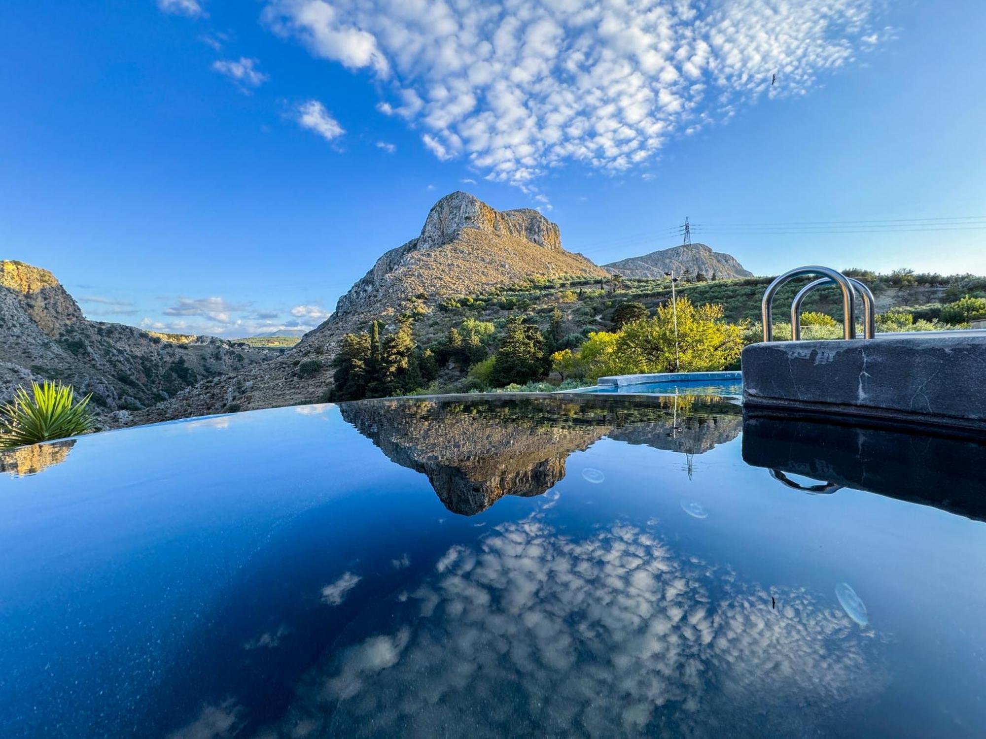 Heated Private Ozone Salt Pool, Jacuzzi, Cinema Inside & Outside, Ping Pong, Billiard, Ps5, Playground, Giant Chess, Giant Monopoly, Table Football, 3X Surround Sound - Villa Rokka Luxe Kíssamos Buitenkant foto