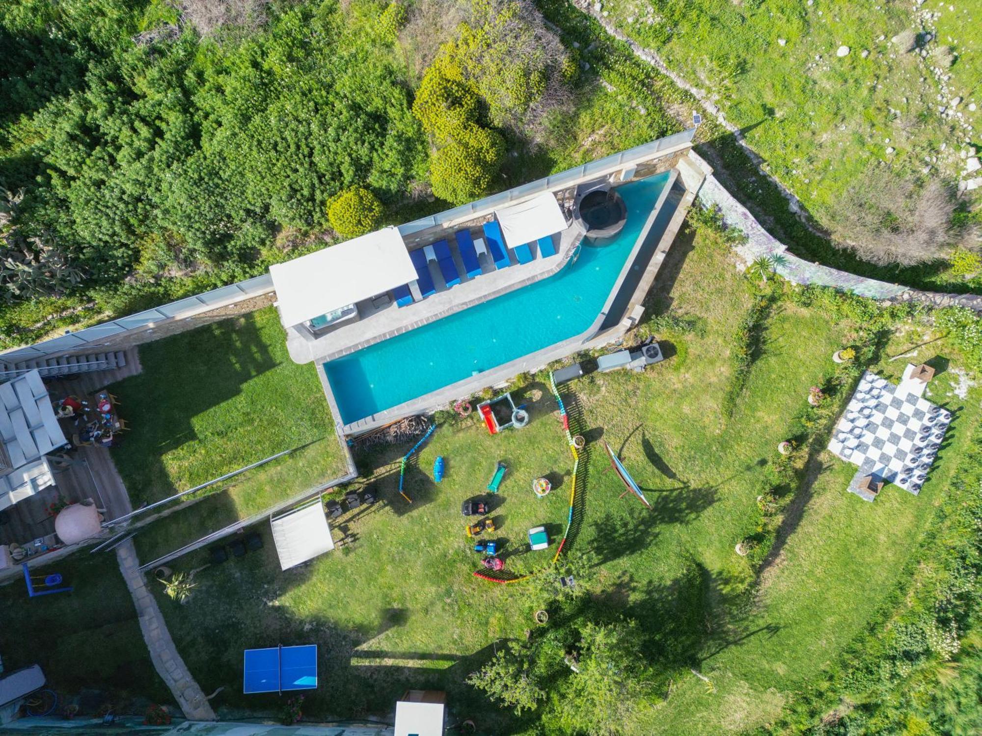 Heated Private Ozone Salt Pool, Jacuzzi, Cinema Inside & Outside, Ping Pong, Billiard, Ps5, Playground, Giant Chess, Giant Monopoly, Table Football, 3X Surround Sound - Villa Rokka Luxe Kíssamos Buitenkant foto