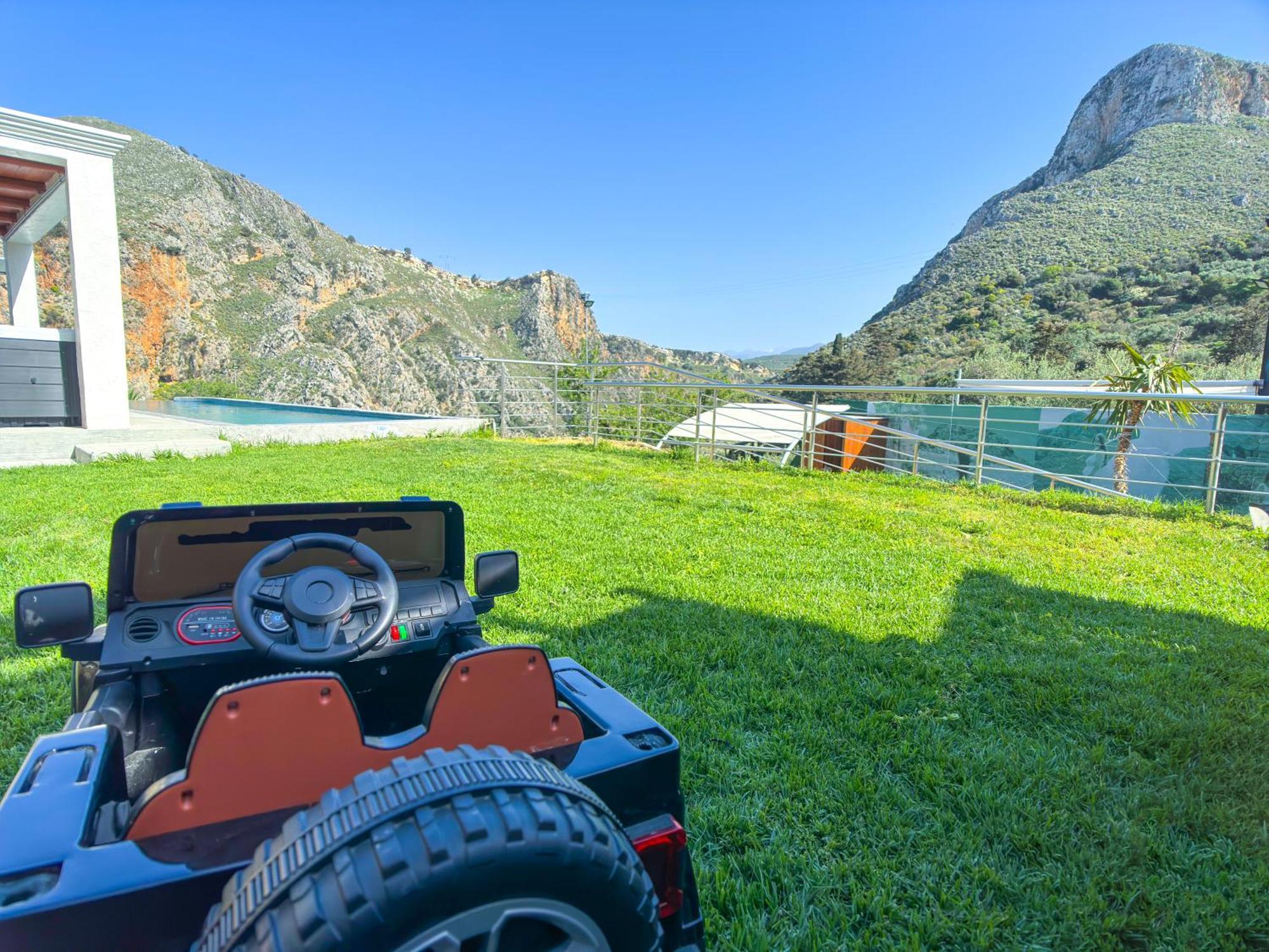 Heated Private Ozone Salt Pool, Jacuzzi, Cinema Inside & Outside, Ping Pong, Billiard, Ps5, Playground, Giant Chess, Giant Monopoly, Table Football, 3X Surround Sound - Villa Rokka Luxe Kíssamos Buitenkant foto