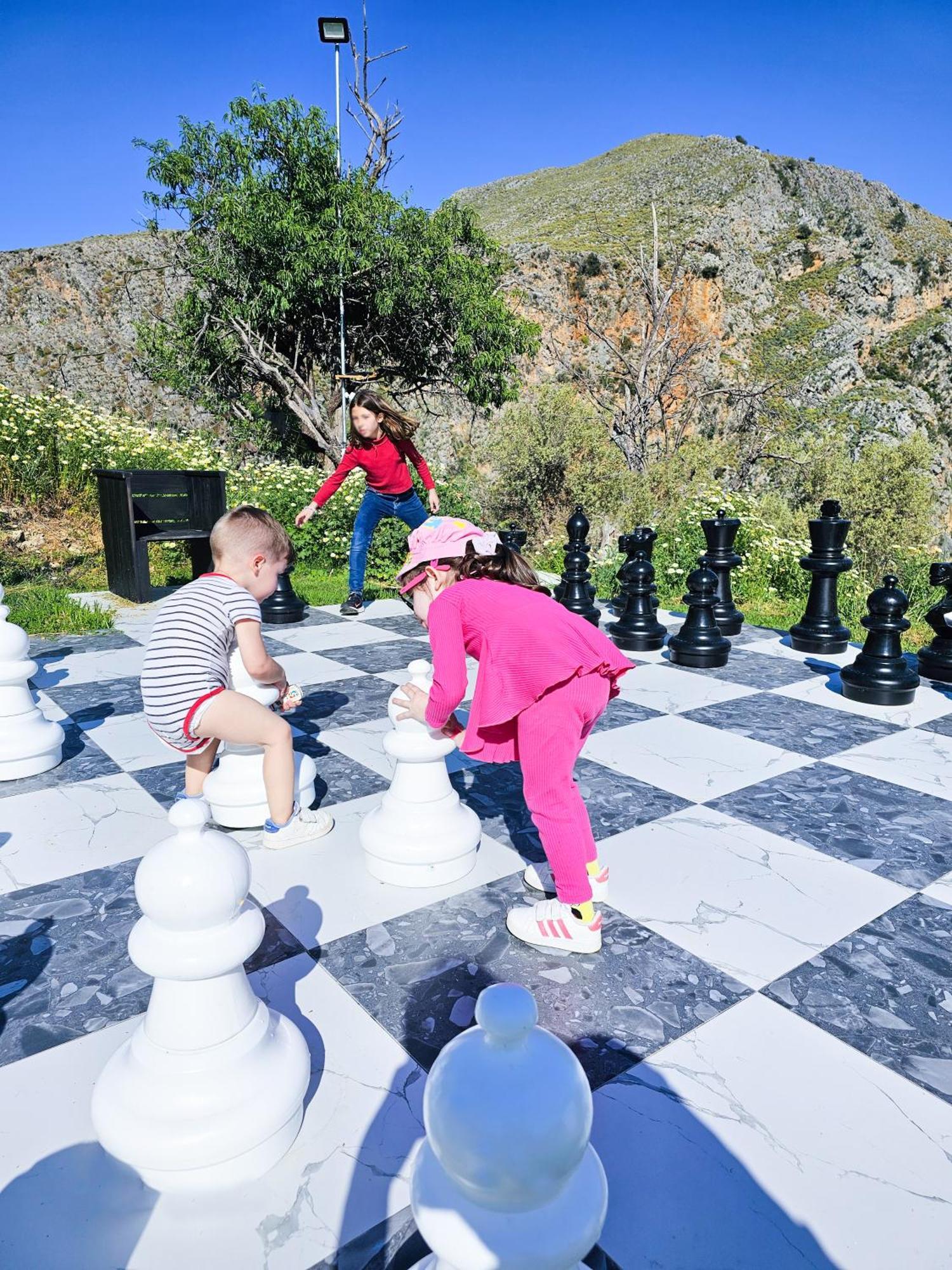 Heated Private Ozone Salt Pool, Jacuzzi, Cinema Inside & Outside, Ping Pong, Billiard, Ps5, Playground, Giant Chess, Giant Monopoly, Table Football, 3X Surround Sound - Villa Rokka Luxe Kíssamos Buitenkant foto