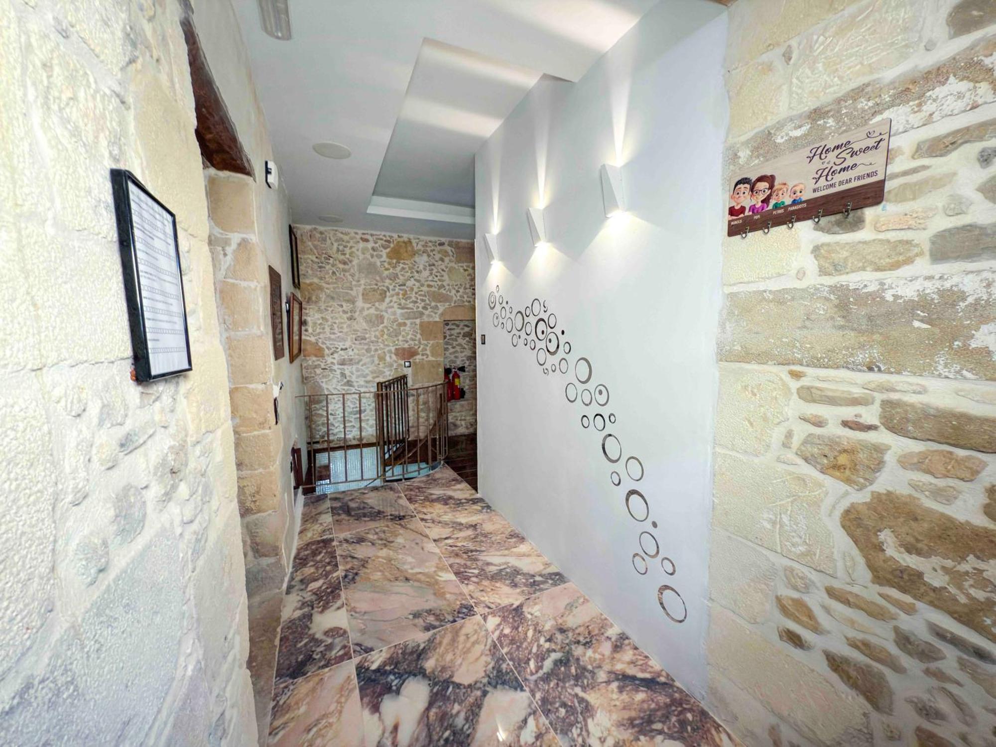 Heated Private Ozone Salt Pool, Jacuzzi, Cinema Inside & Outside, Ping Pong, Billiard, Ps5, Playground, Giant Chess, Giant Monopoly, Table Football, 3X Surround Sound - Villa Rokka Luxe Kíssamos Buitenkant foto