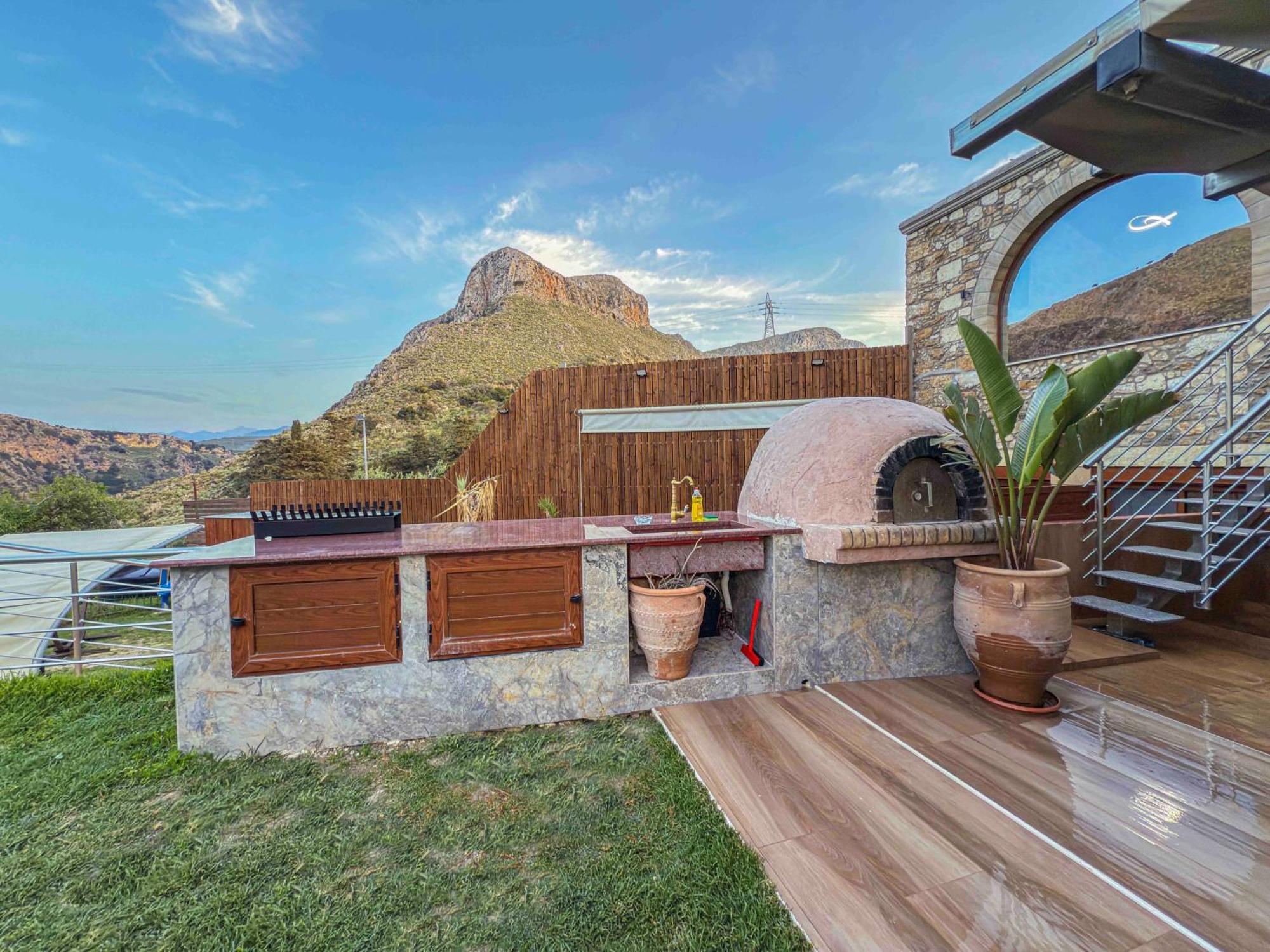 Heated Private Ozone Salt Pool, Jacuzzi, Cinema Inside & Outside, Ping Pong, Billiard, Ps5, Playground, Giant Chess, Giant Monopoly, Table Football, 3X Surround Sound - Villa Rokka Luxe Kíssamos Buitenkant foto