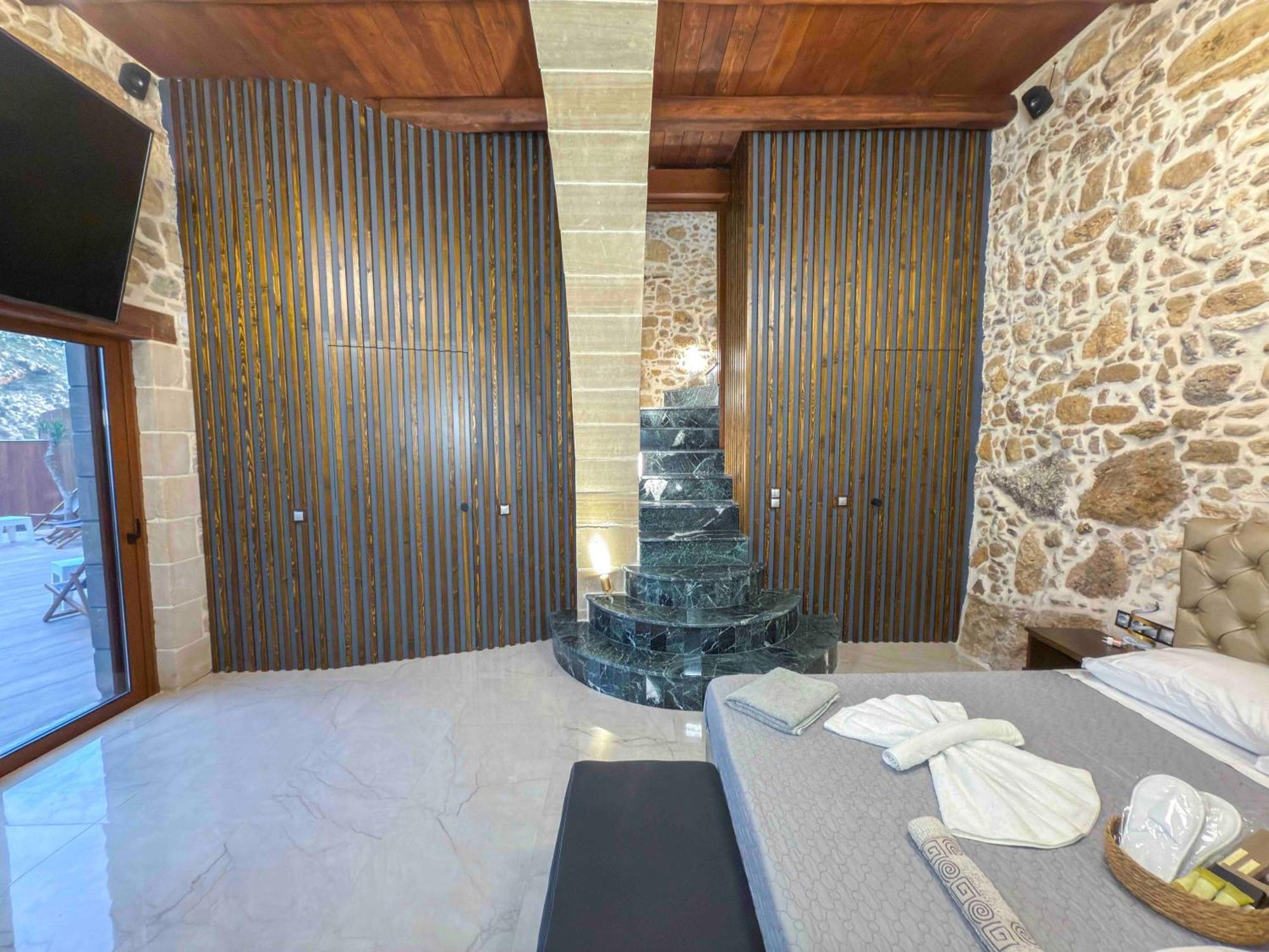 Heated Private Ozone Salt Pool, Jacuzzi, Cinema Inside & Outside, Ping Pong, Billiard, Ps5, Playground, Giant Chess, Giant Monopoly, Table Football, 3X Surround Sound - Villa Rokka Luxe Kíssamos Buitenkant foto