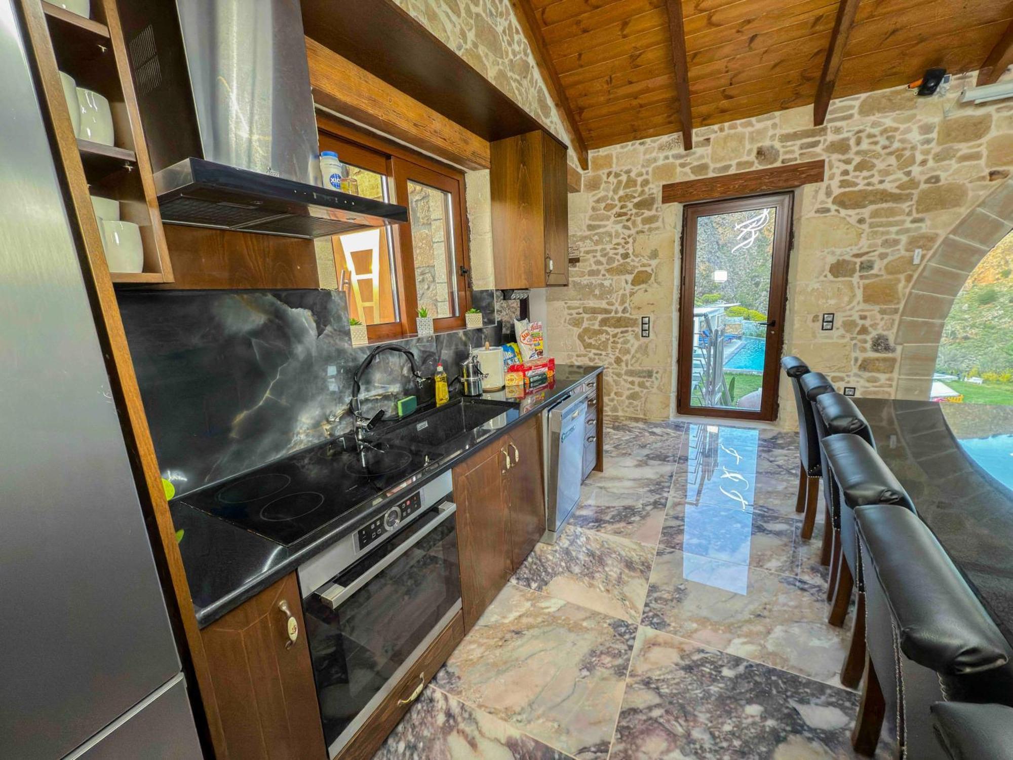 Heated Private Ozone Salt Pool, Jacuzzi, Cinema Inside & Outside, Ping Pong, Billiard, Ps5, Playground, Giant Chess, Giant Monopoly, Table Football, 3X Surround Sound - Villa Rokka Luxe Kíssamos Buitenkant foto