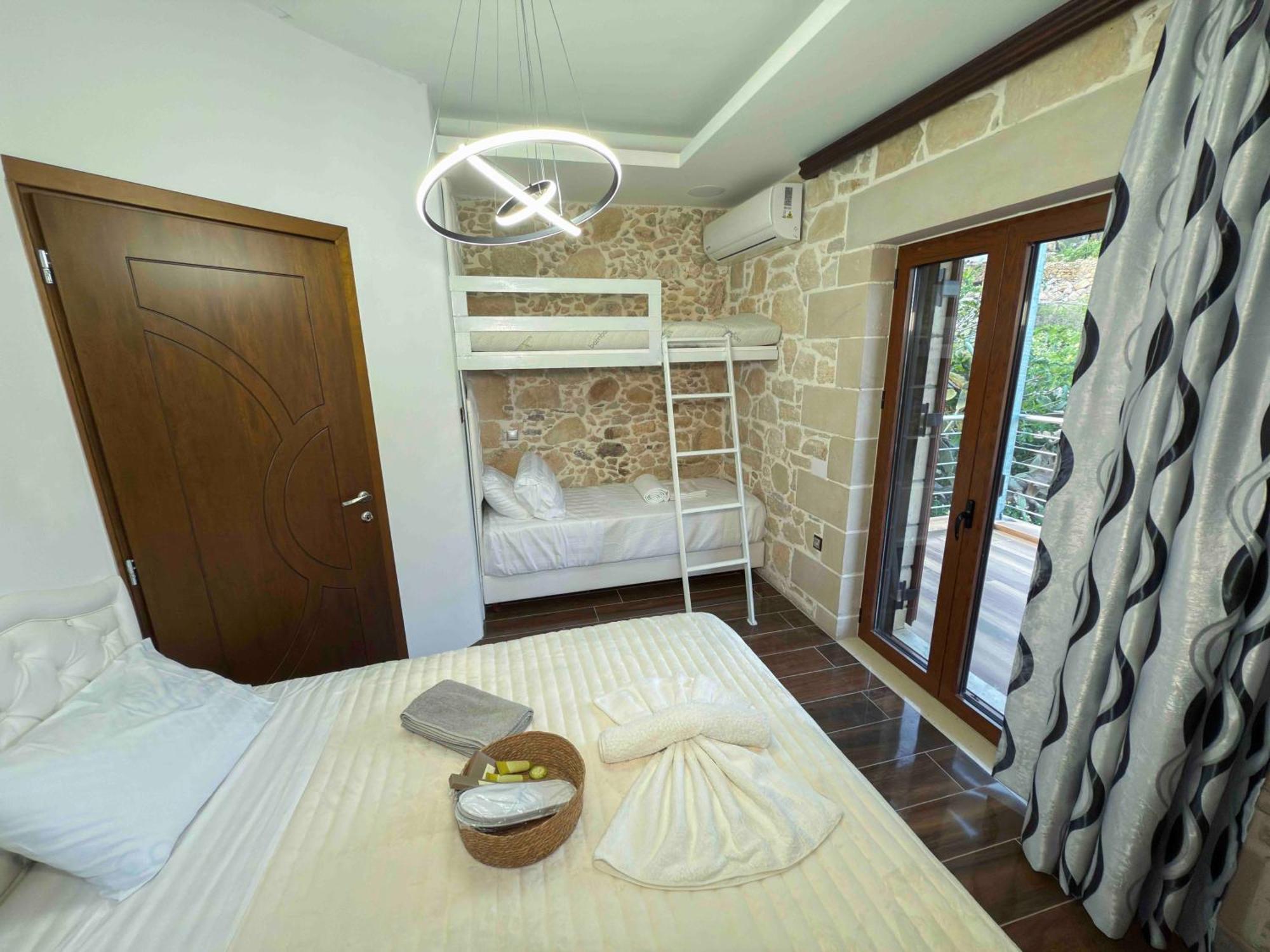 Heated Private Ozone Salt Pool, Jacuzzi, Cinema Inside & Outside, Ping Pong, Billiard, Ps5, Playground, Giant Chess, Giant Monopoly, Table Football, 3X Surround Sound - Villa Rokka Luxe Kíssamos Buitenkant foto
